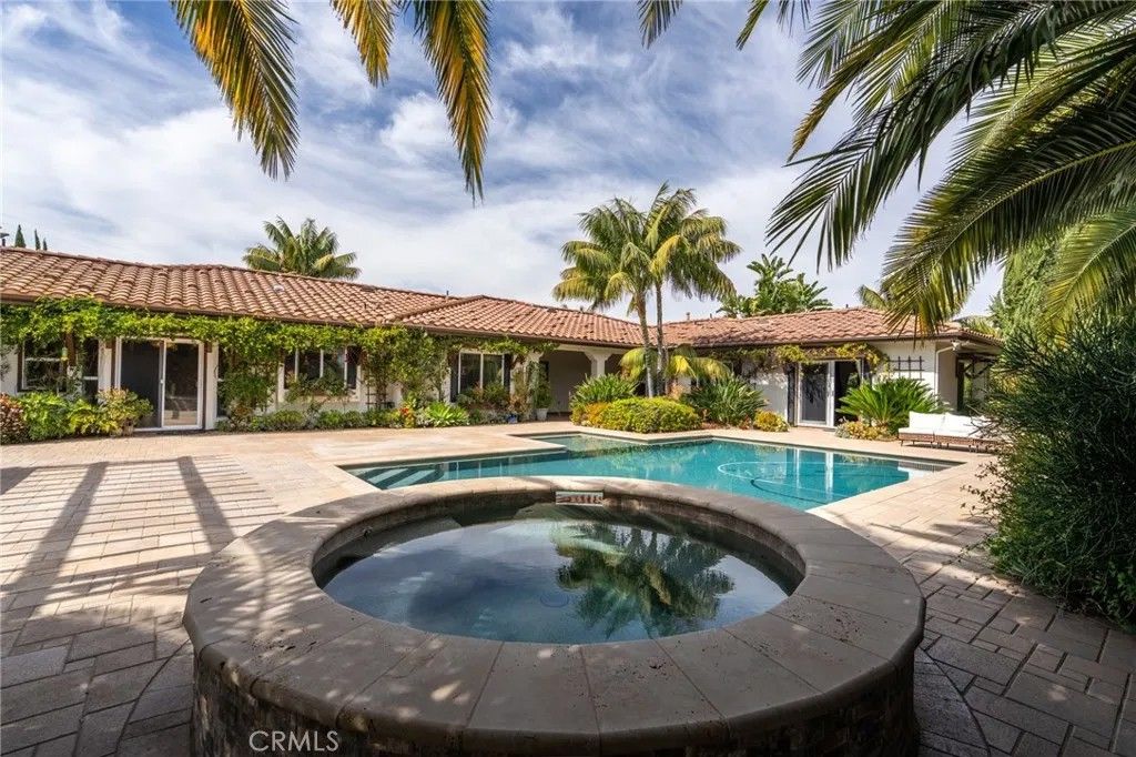 Photo of 30415 Disney Ln, Vista, CA 92084 (MLS # SW25277603)