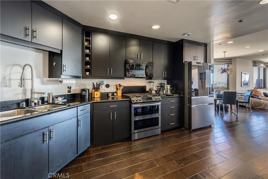 Photo of 10560 Wilshire Boulevard #1706, Los Angeles, CA 90024 (MLS # SB26058461)