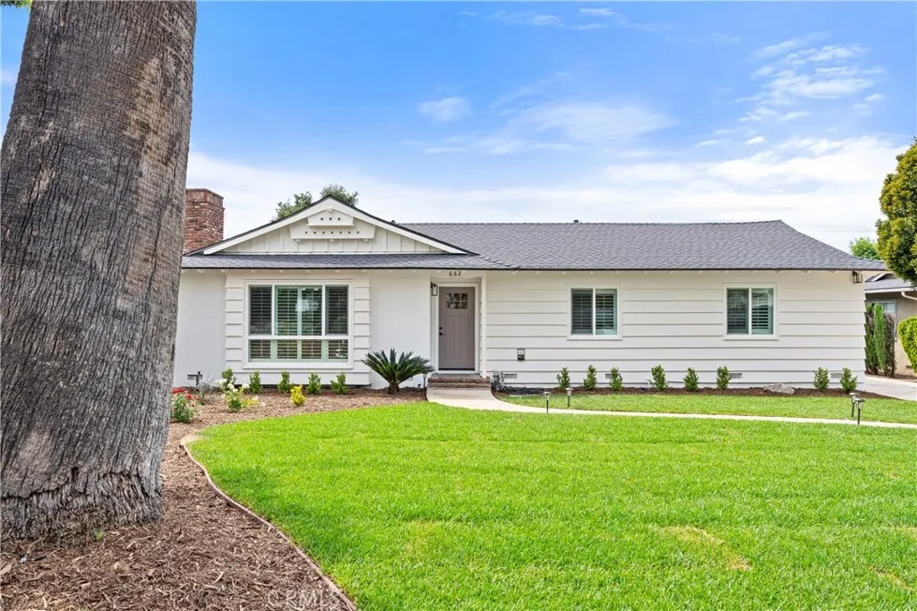 662 E Foothill