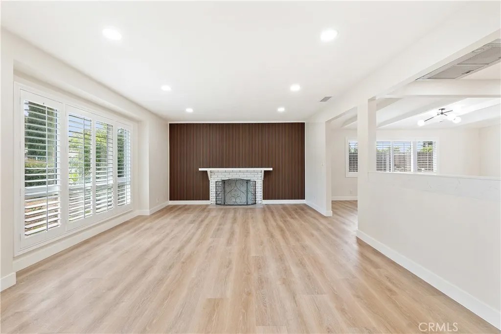 662 E Foothill