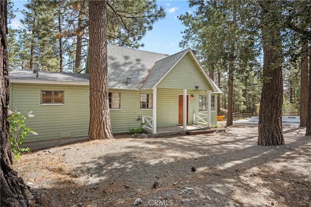 Photo of 1100 Partridge Rd, Wrightwood, CA 92397 (MLS # HD26089127)