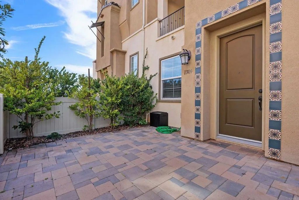 Photo of 1309 Via Lucero, Oceanside, CA 92056 (MLS # NDP2602150)