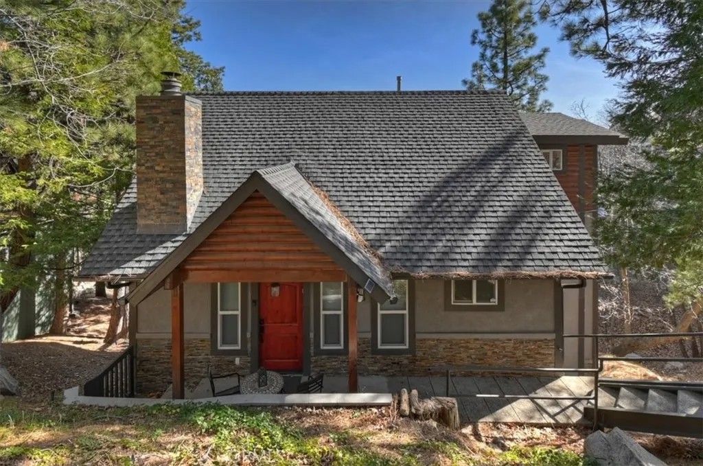 Photo of 27565 North Bay Rd, Lake Arrowhead, CA 92352 (MLS # IG26012311)