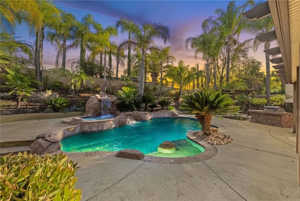 Photo of 42352 Wildwood Ln, Murrieta, CA 92562 (MLS # SW26014079)