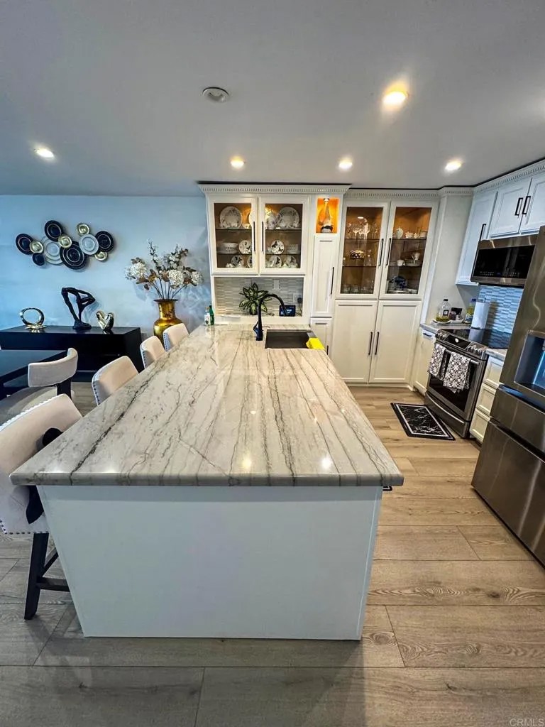 2500 Torrey Pines Road 902