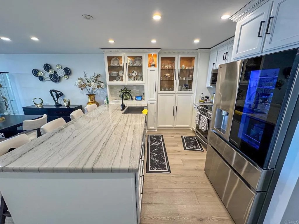 2500 Torrey Pines Road 902