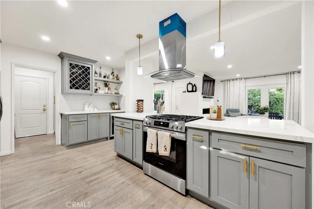 Photo of 9054 Darby Avenue, Northridge, CA 91325 (MLS # SR25280695)