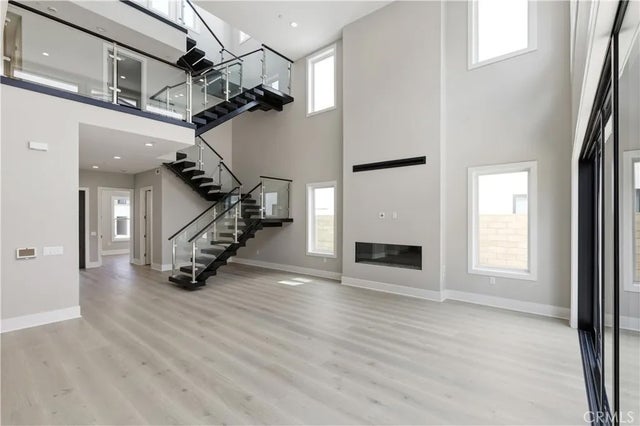 156 Apron, Irvine