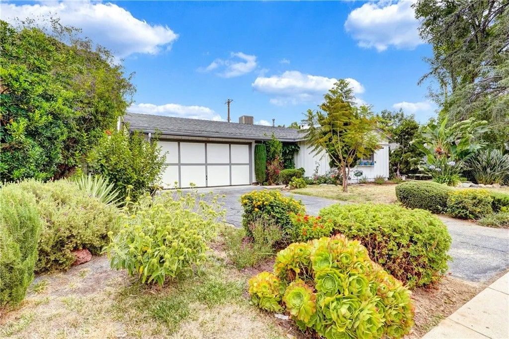 Photo of 11142 Gaynor AVE, Granada Hills, CA 91344 (MLS # IG26103892)