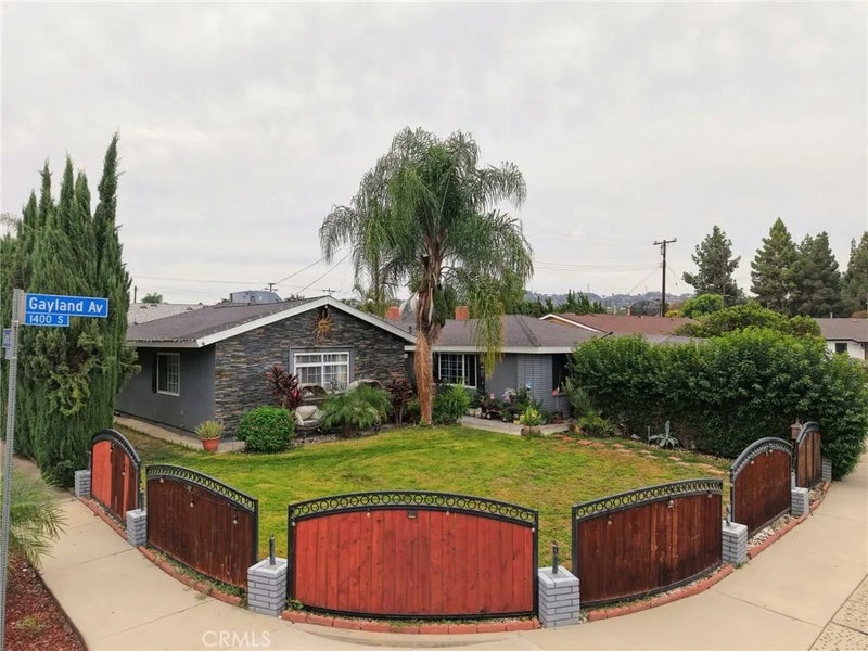 1402 Gayland