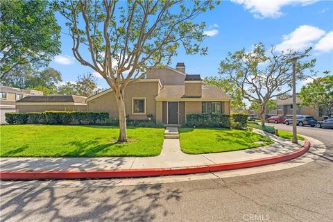 Photo of 21 Summerwalk Court, Newport Beach, CA 92663 (MLS # PW26048203)