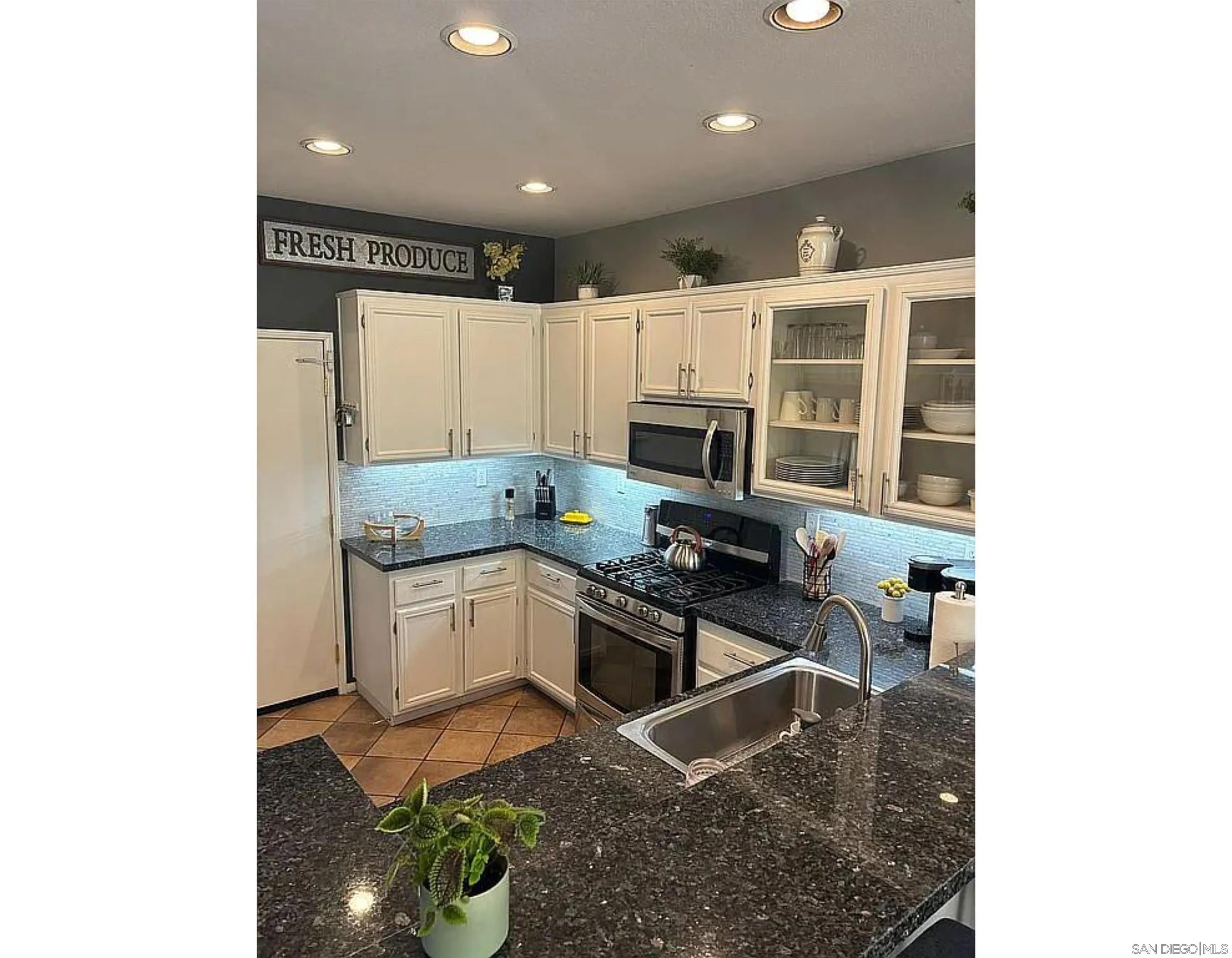 2995 W Canyon