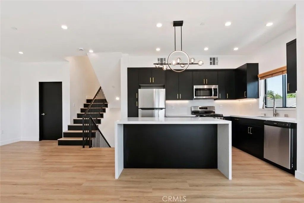 Photo of 2633 S Cochran Ave, Los Angeles, CA 90016 (MLS # BB26035743)