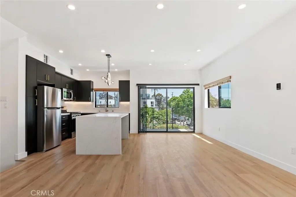 Photo of 2633 S Cochran Ave, Los Angeles, CA 90016 (MLS # BB26035743)