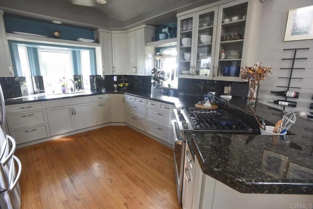 Photo of 5618 Bellevue Avenue, San Diego, CA 92037 (MLS # NDP2603116)