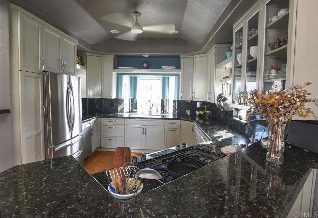 Photo of 5618 Bellevue Avenue, San Diego, CA 92037 (MLS # NDP2603116)