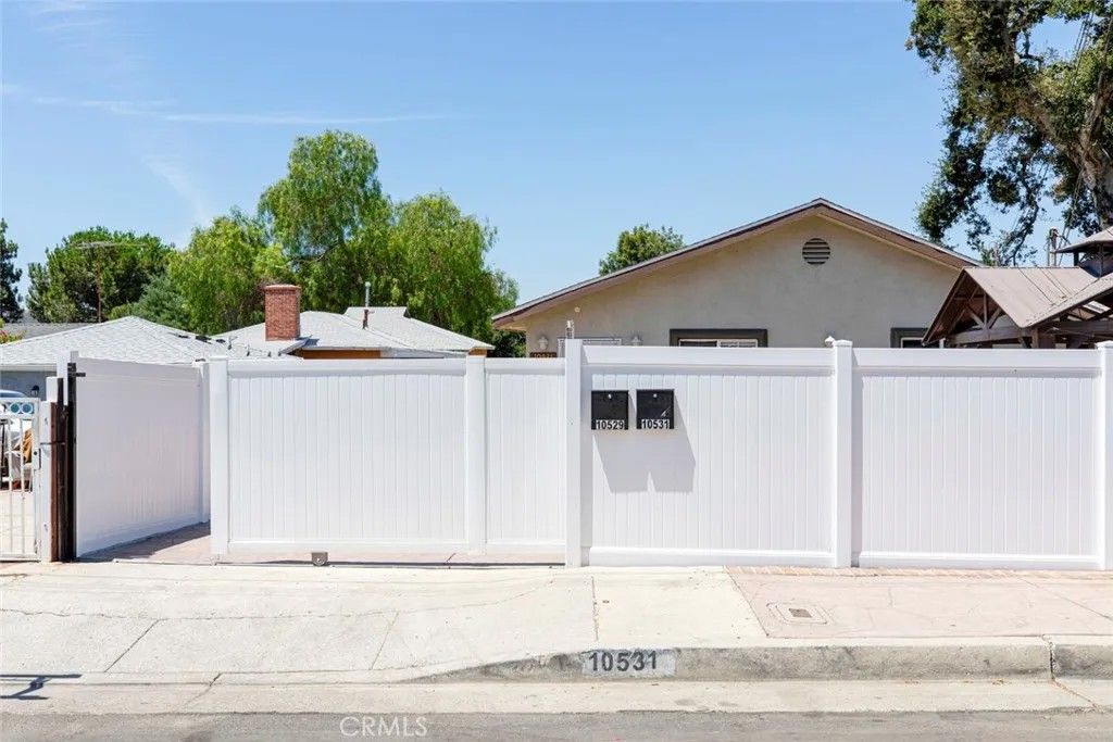 Photo of 10531 Greenburn Avenue, Sunland, CA 91040 (MLS # GD26073267)