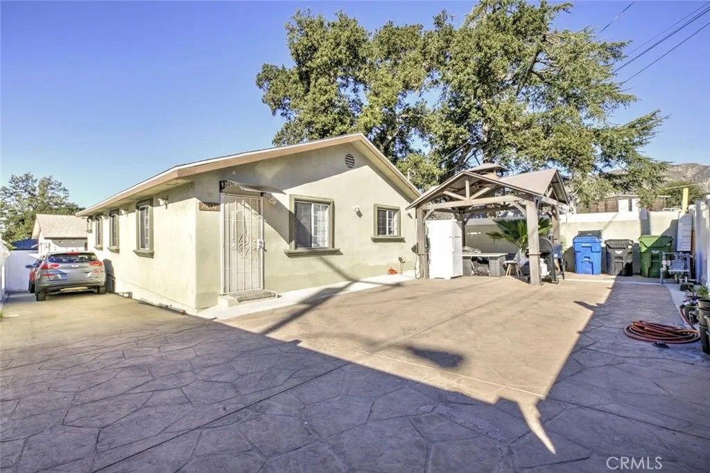 Photo of 10531 Greenburn Avenue, Sunland, CA 91040 (MLS # GD26073267)