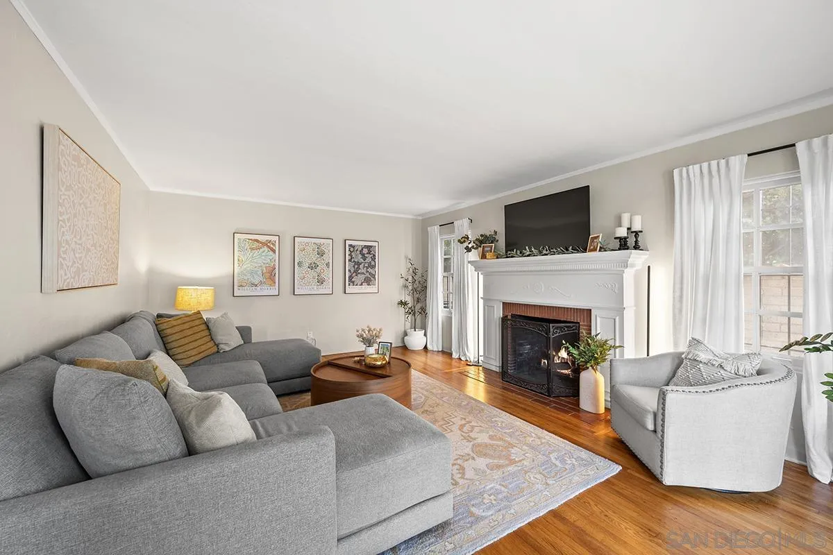 2719 Chatsworth