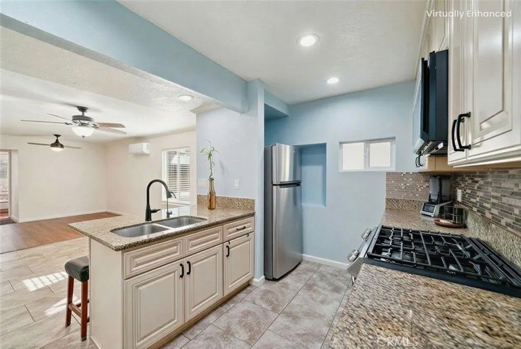 Photo of 901 N Acacia Ave #2, Rialto, CA 92376 (MLS # AR26043362)