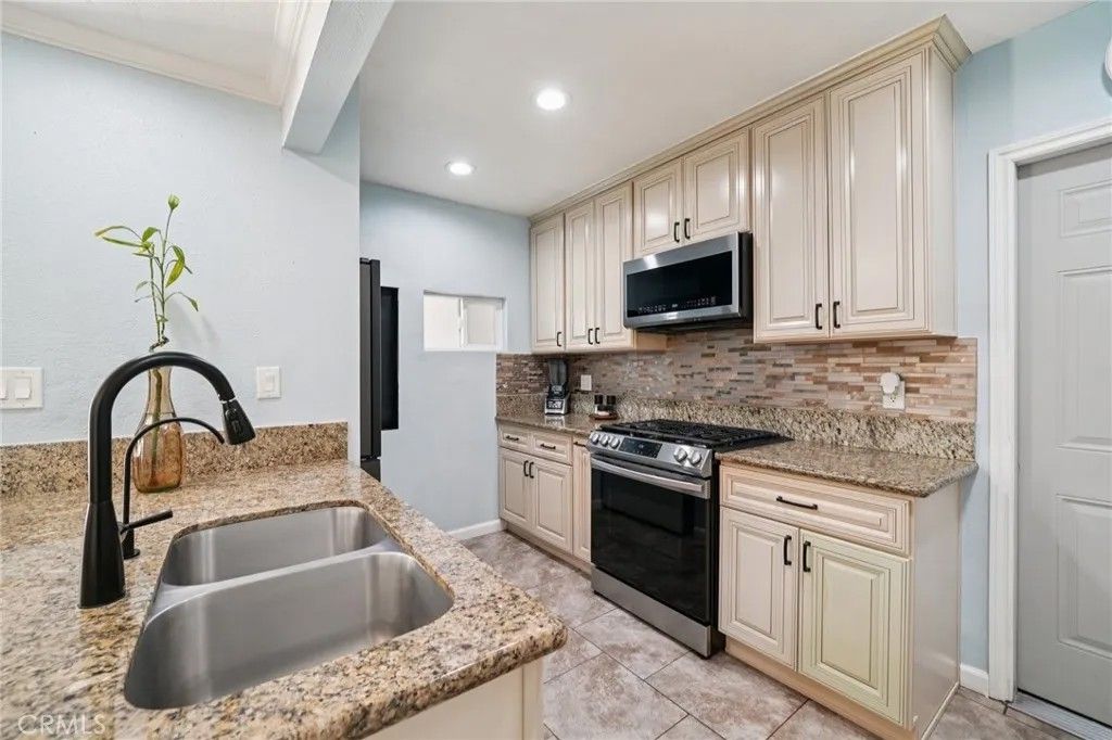 Photo of 901 N Acacia Ave #2, Rialto, CA 92376 (MLS # AR26043362)