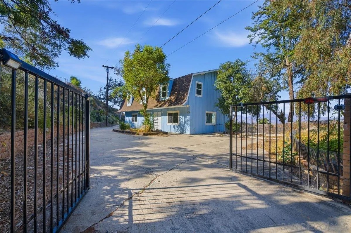 11552 North Ln.