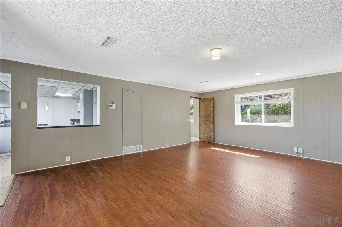 11552 North Ln.