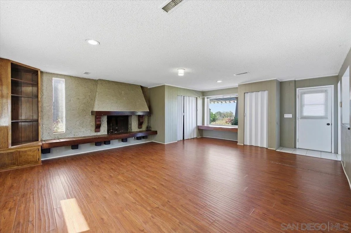 11552 North Ln.