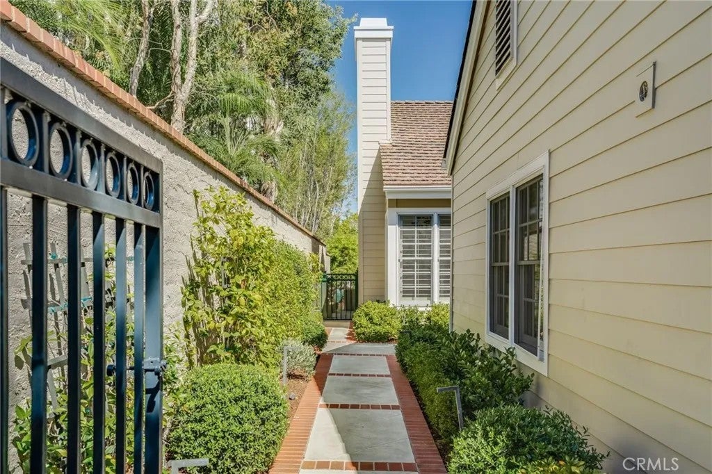 Photo of 34 Hillsdale DR, Newport Beach, CA 92660 (MLS # NP26221240)