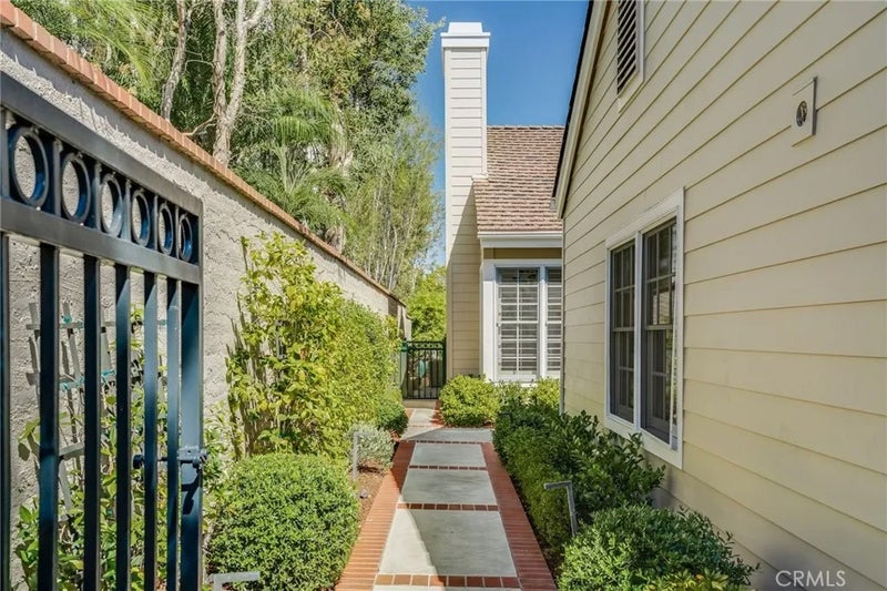 34 Hillsdale