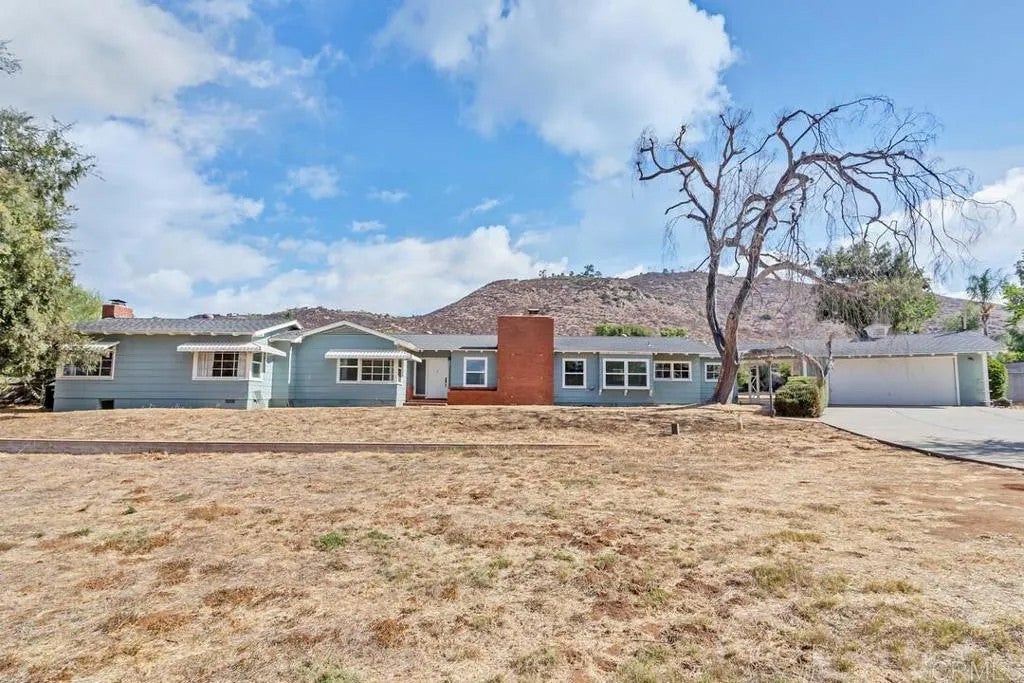 988 pepper Drive