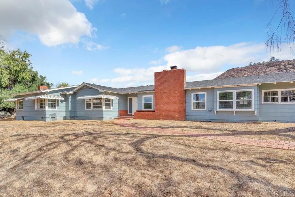 988 pepper Drive