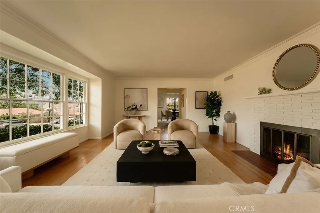 203 E Mountain