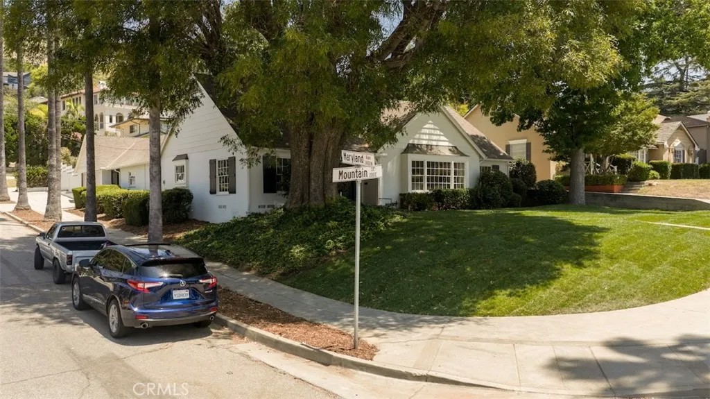 203 E Mountain