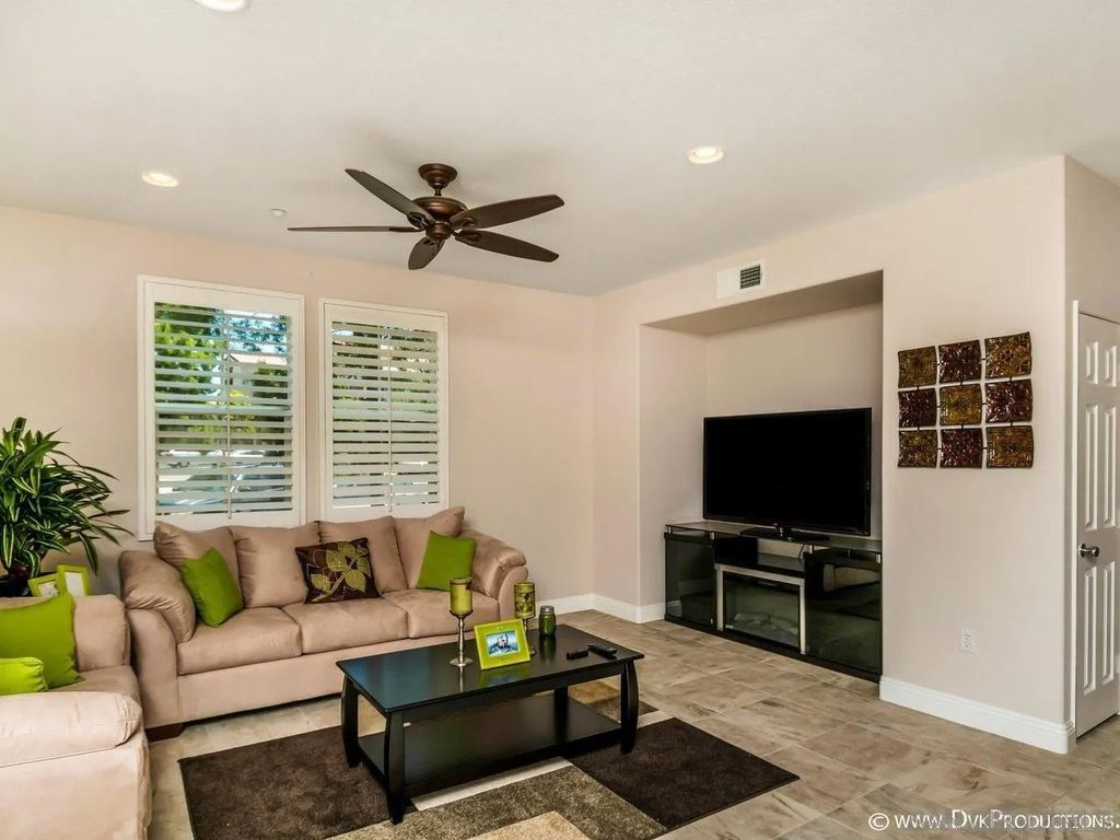 Photo of 2145 Caminito Elda #104, Chula Vista, CA 91915 (MLS # 250036600)