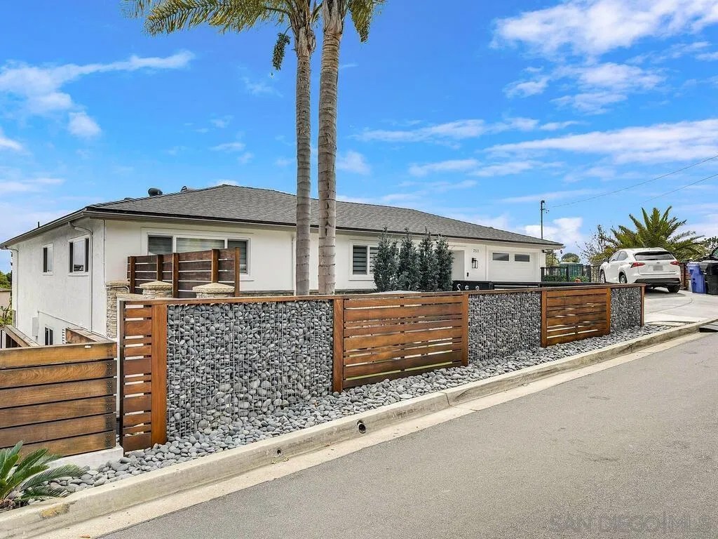 2315 Geranium Street