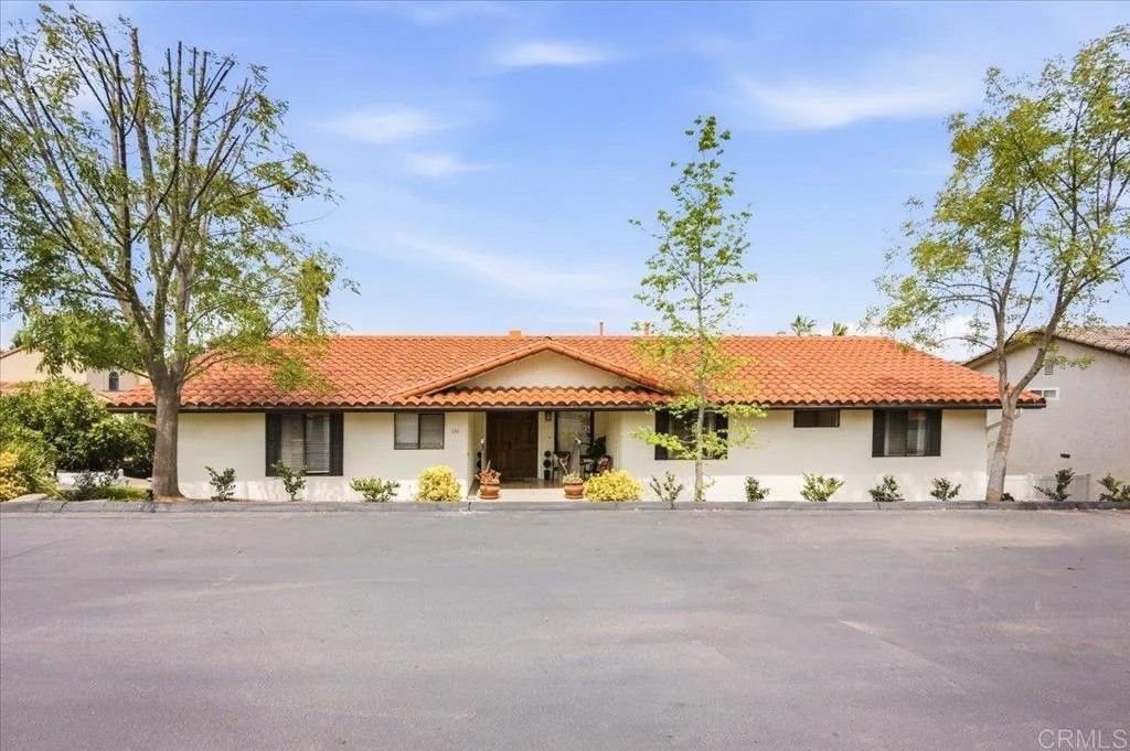 Photo of 258 Vista Grande Gln, Escondido, CA 92025 (MLS # NDP2603026)