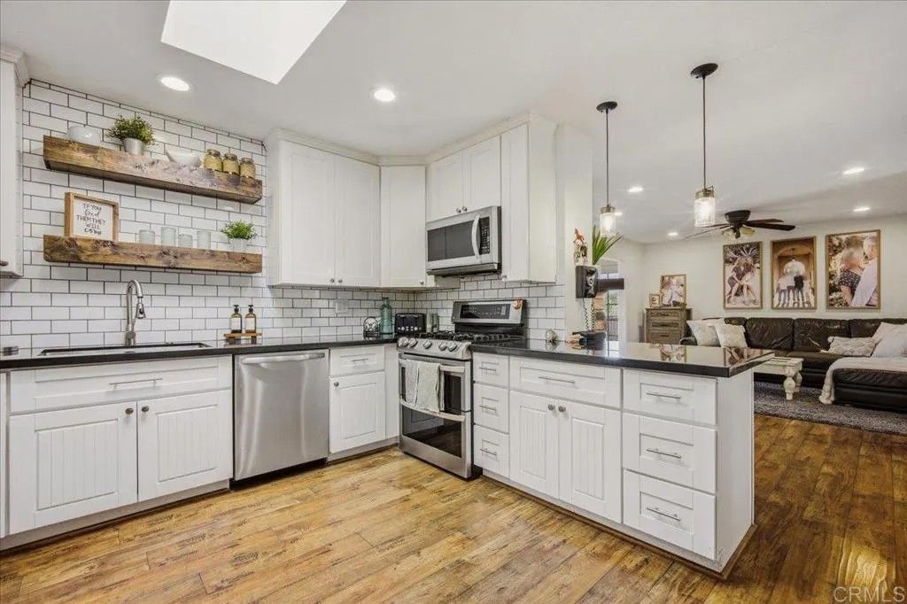 Photo of 258 Vista Grande Gln, Escondido, CA 92025 (MLS # NDP2603026)
