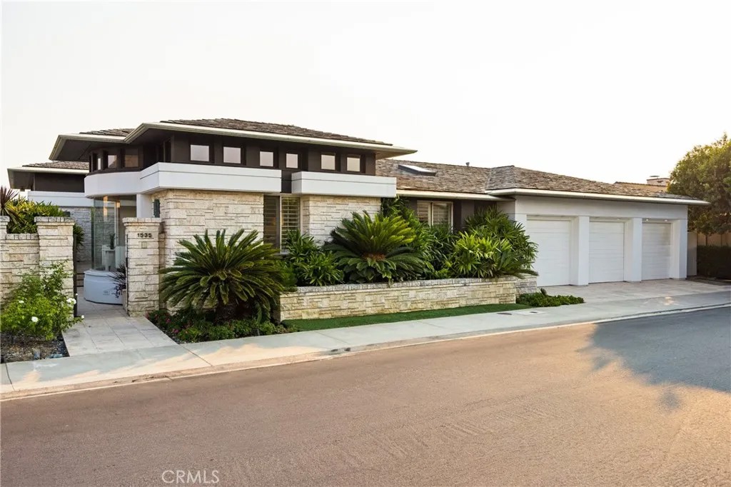 1535 Dolphin Terrace