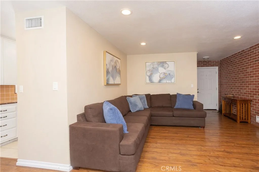 1105 W Ash