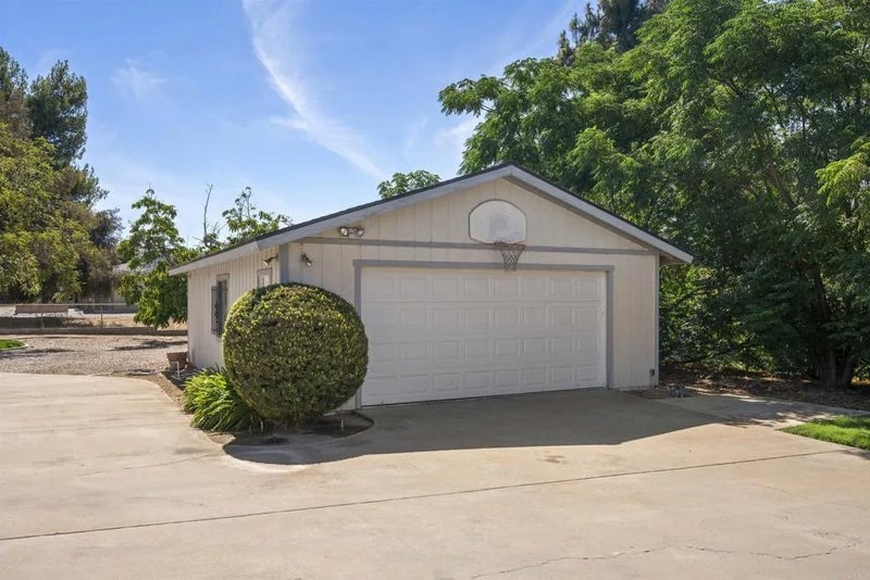 842 Hanson Ln