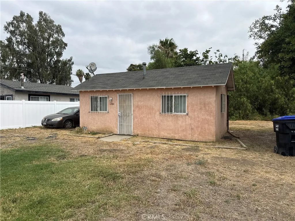 1284 E Laurelwood