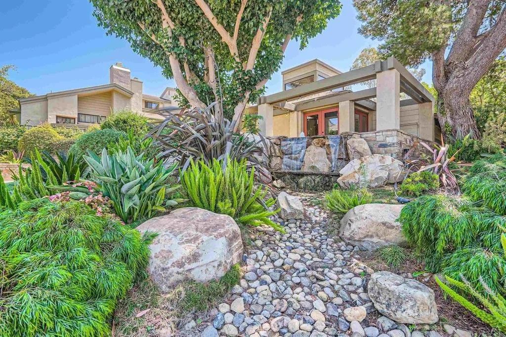 Photo of 3253 Caminito Eastbluff #28, La Jolla, CA 92037 (MLS # NDP2511270)