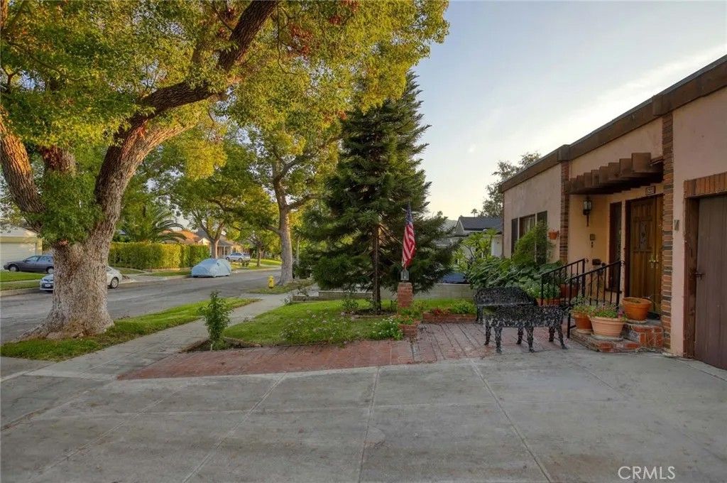 Photo of 1221 Idlewood Rd, Glendale, CA 91202 (MLS # GD25259187)