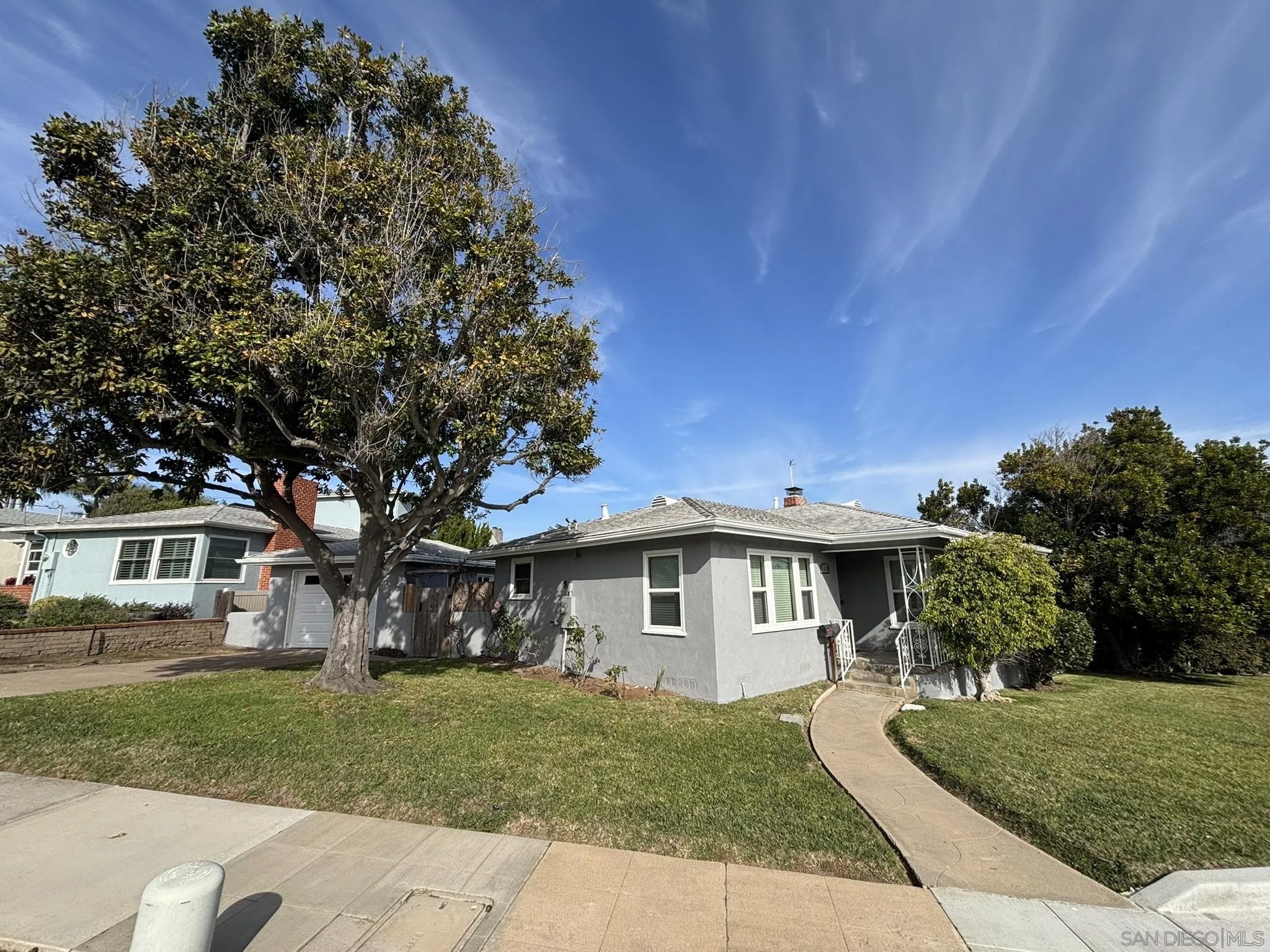 1676 Chatsworth Blvd