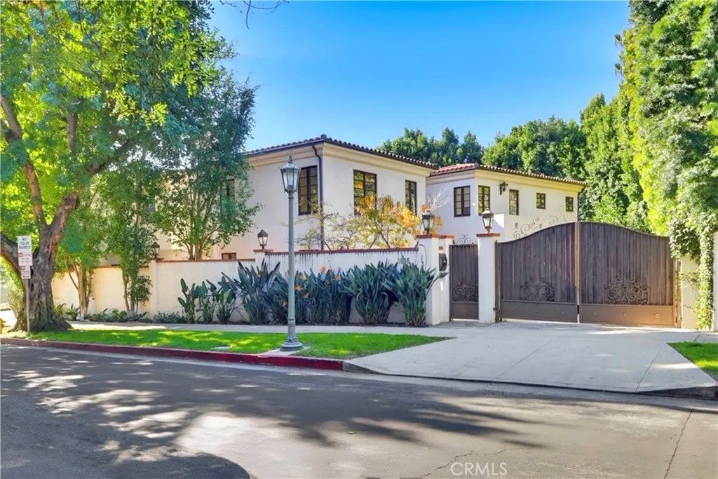 Photo of 1805 Outpost Drive, Los Angeles, CA 90068 (MLS # AR25271865)