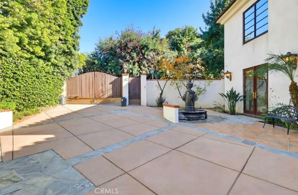 Photo of 1805 Outpost Drive, Los Angeles, CA 90068 (MLS # AR25271865)