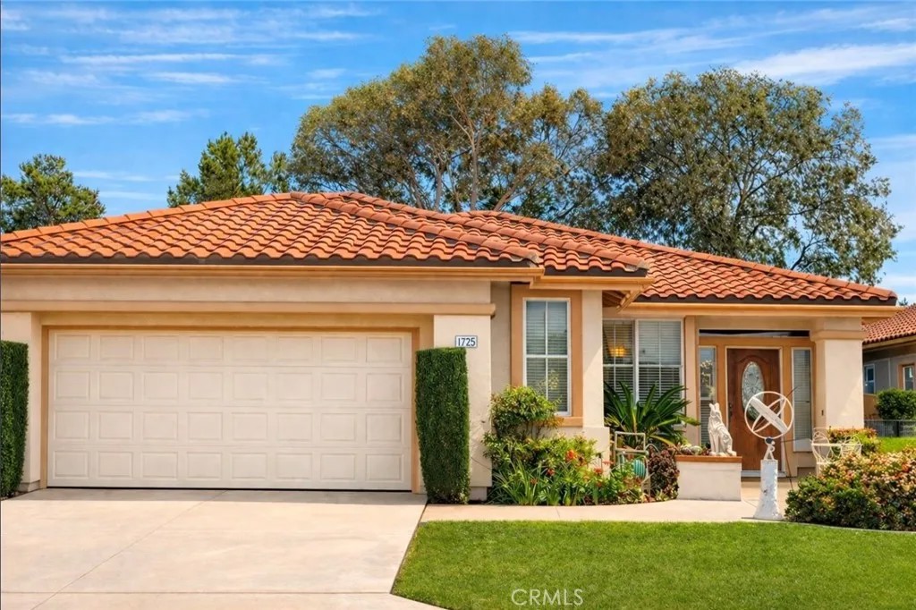 1725 Fairway Oaks