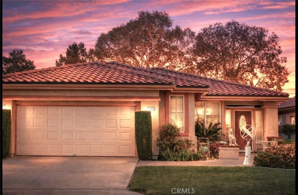 1725 Fairway Oaks