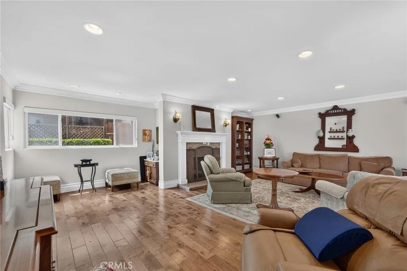 610 S Orange Grove Boulevard 5